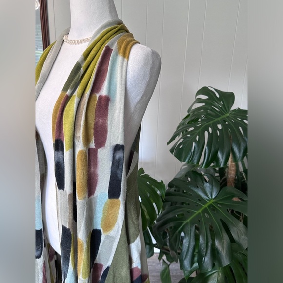 🛍️ Adore knit high low Vest with multi color great condition. - Picture 4 of 8